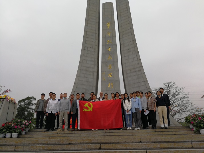 省机关管理局系统干部职工赴文林山烈士陵园祭扫并参观学习